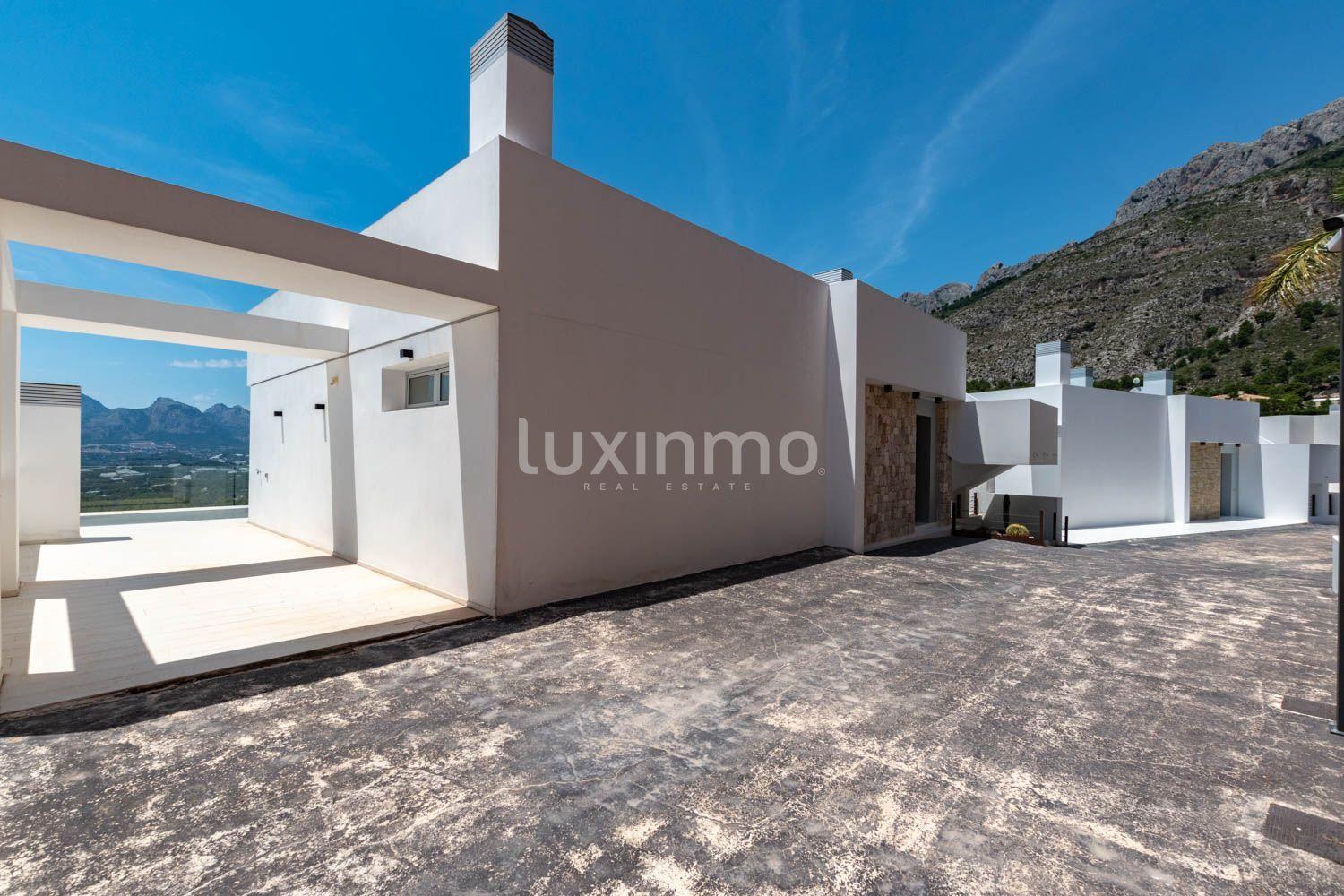 Chalet for Sale in Altea