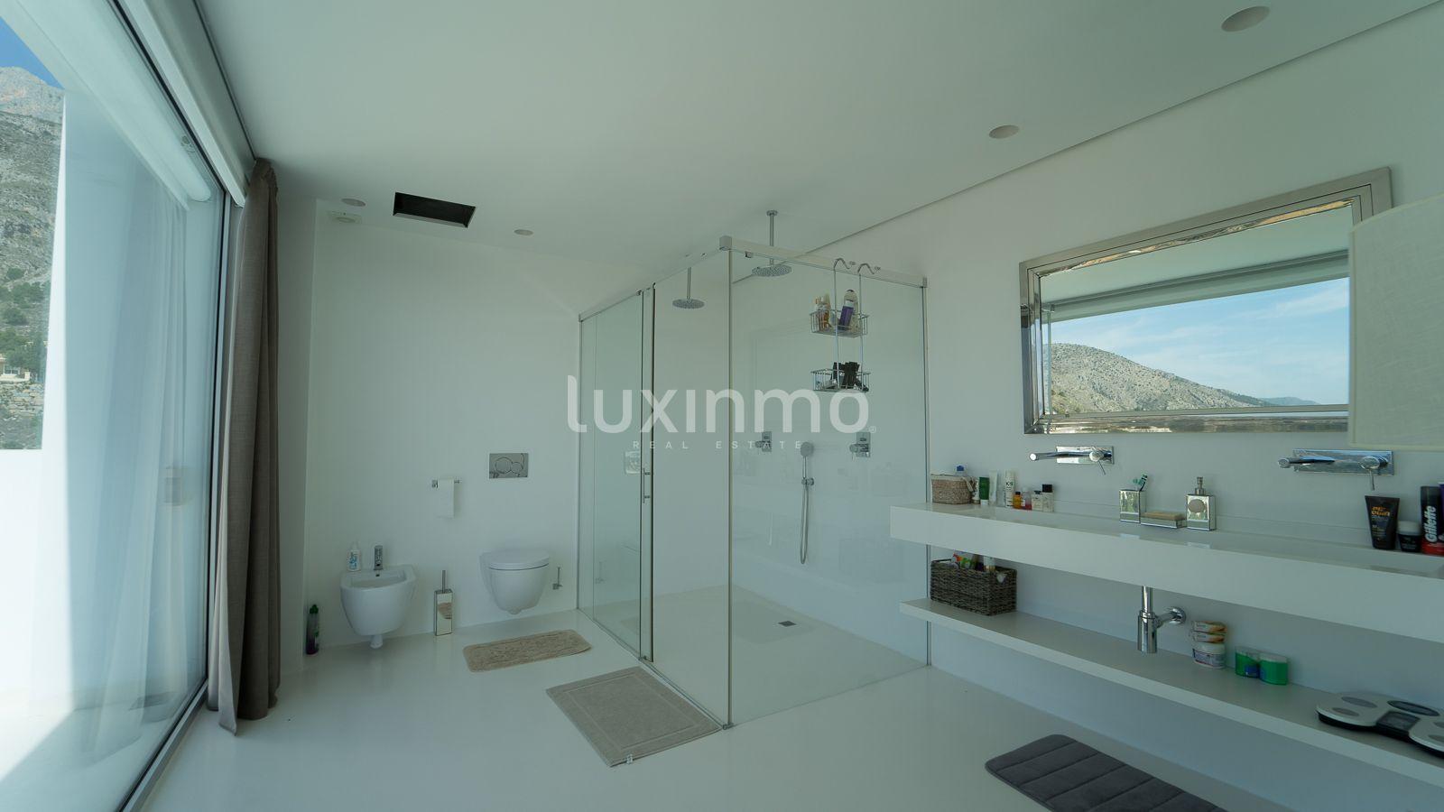 Chalet for Sale in Altea