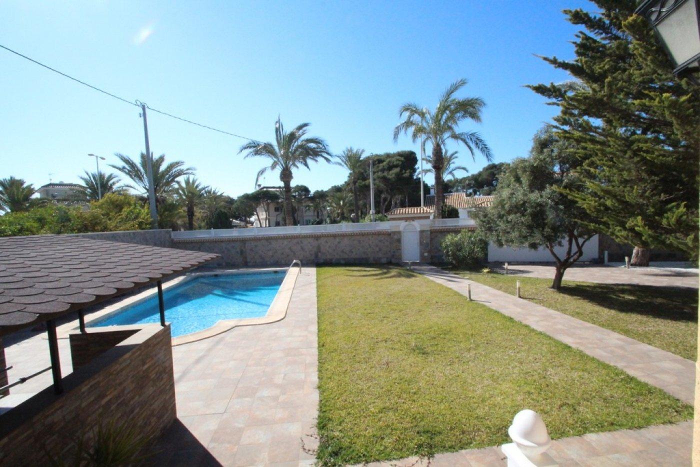 Villa en Venta en Orihuela