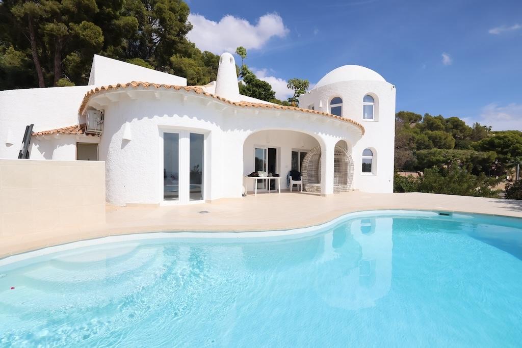 Chalet for Sale in Altea