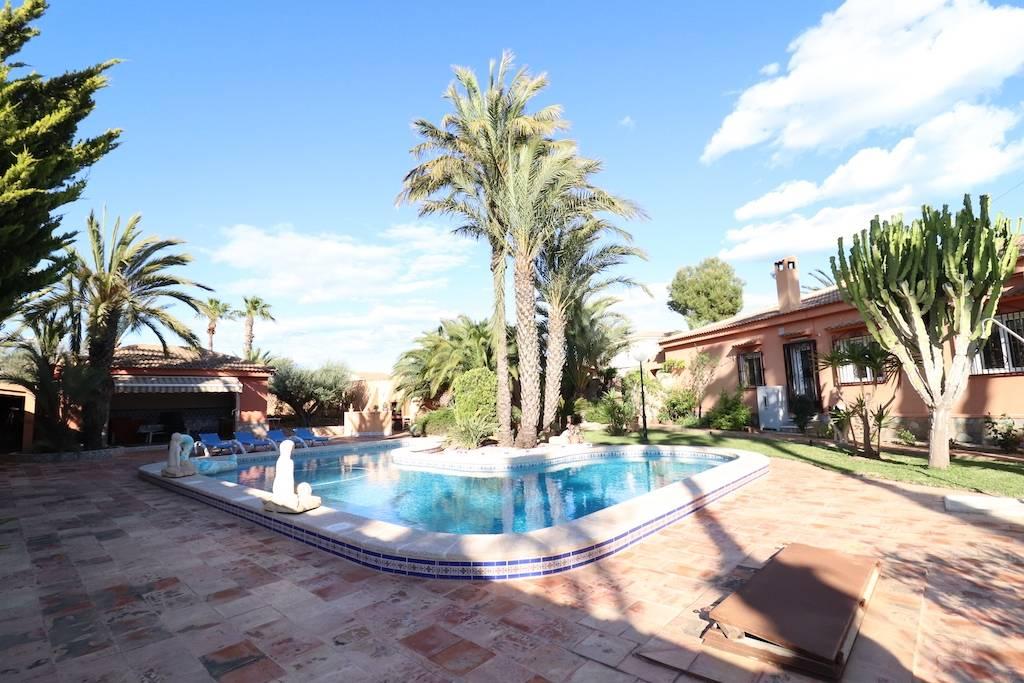 Chalet for Sale in Torrevieja