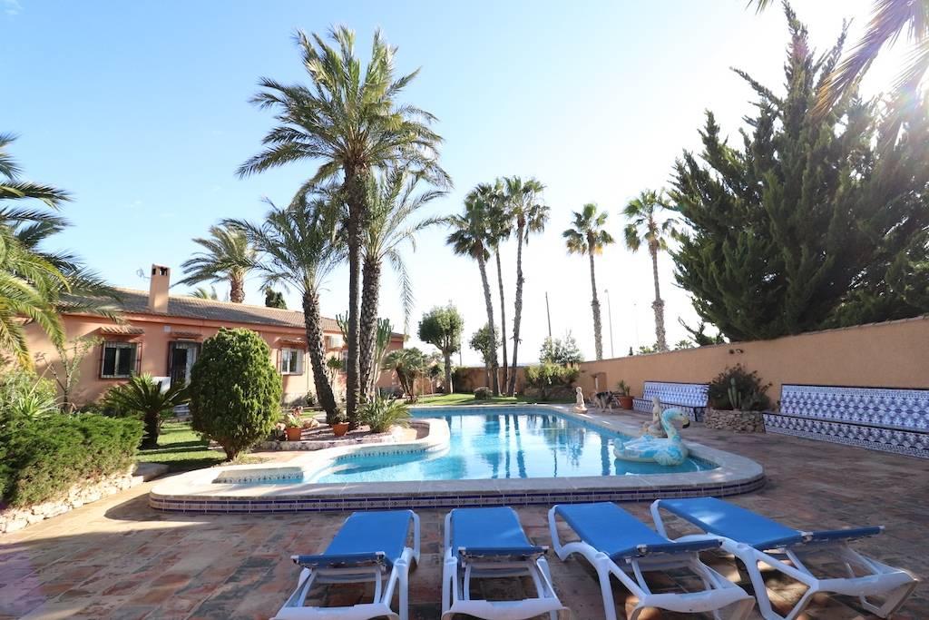 Chalet for Sale in Torrevieja