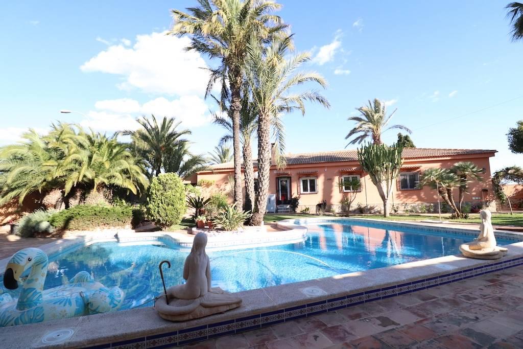 Chalet for Sale in Torrevieja
