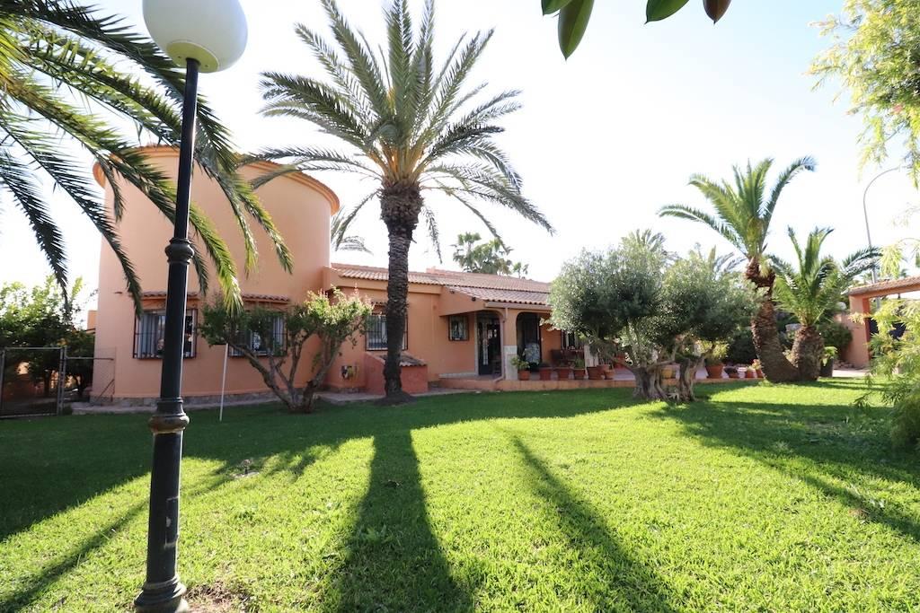 Chalet for Sale in Torrevieja