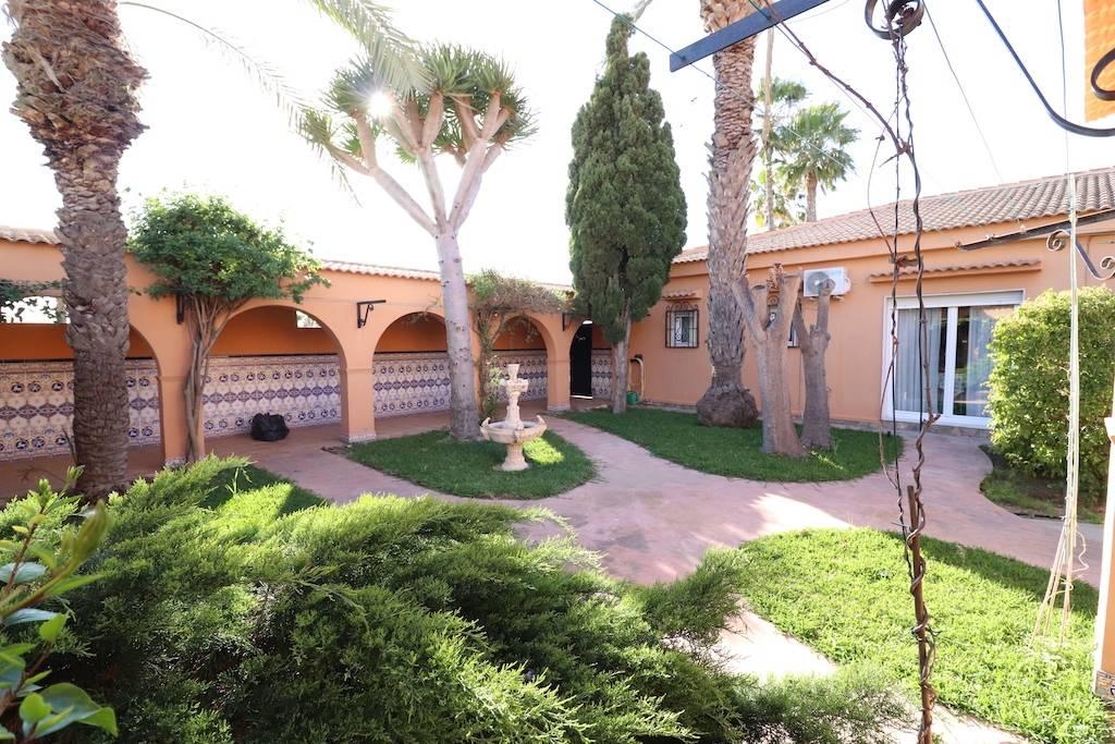 Chalet for Sale in Torrevieja