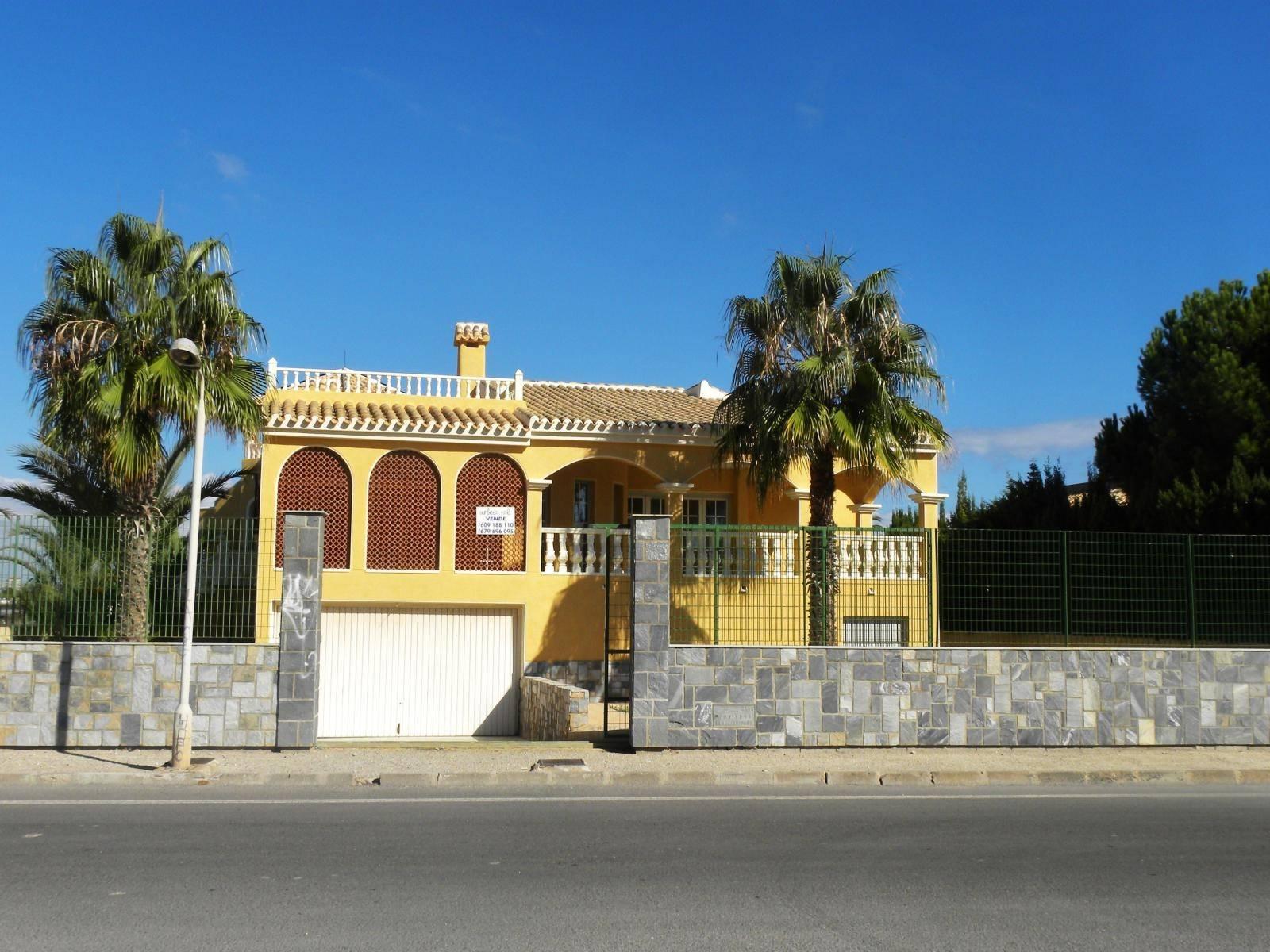 Chalet for Sale in Cartagena