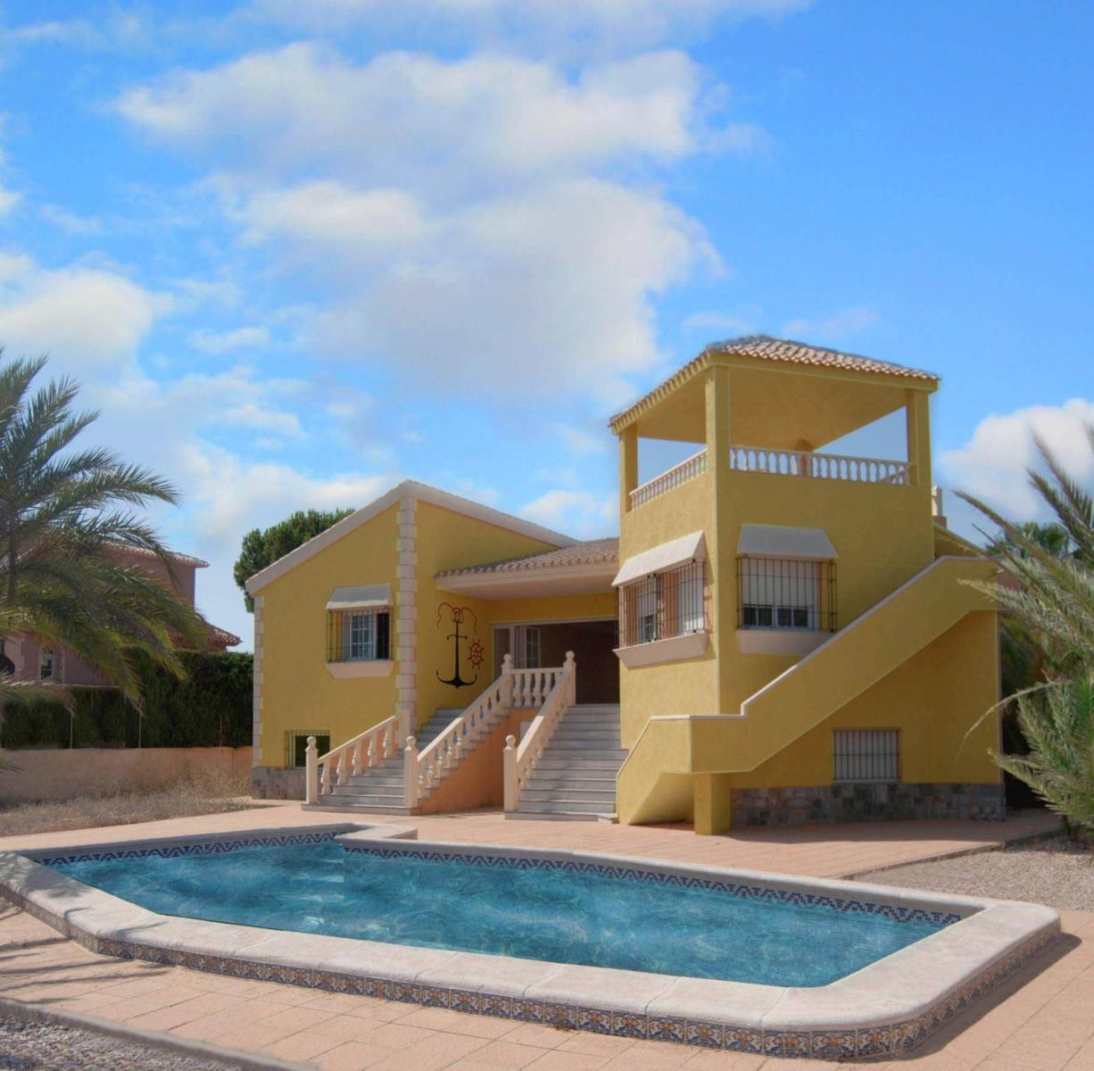 Chalet for Sale in Cartagena