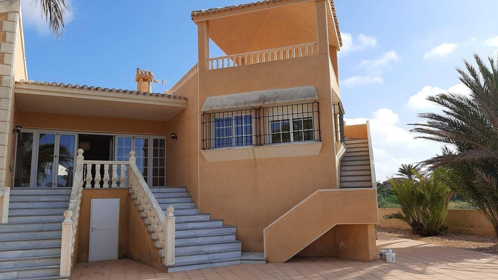 Chalet for Sale in Cartagena