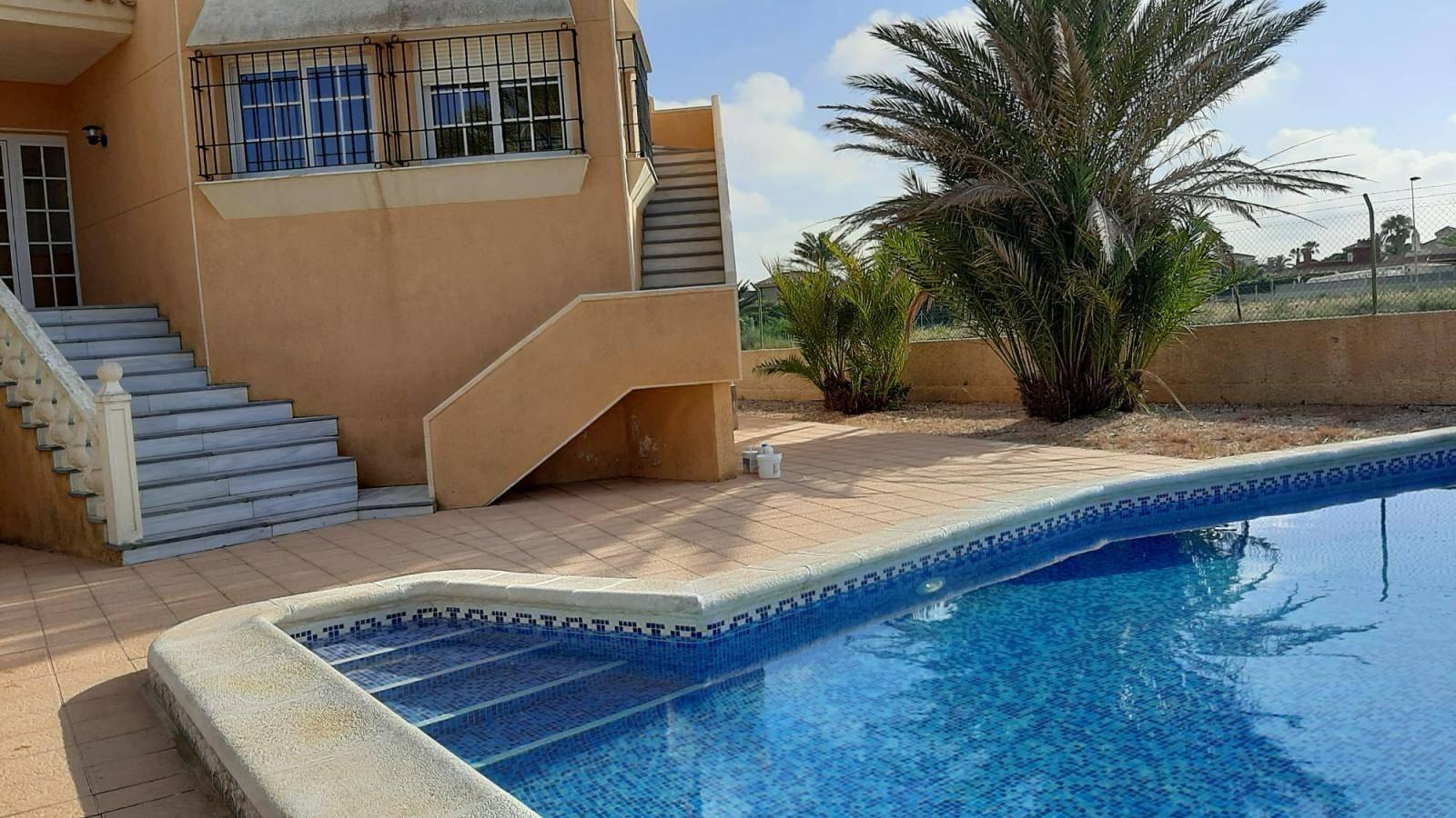 Chalet for Sale in Cartagena