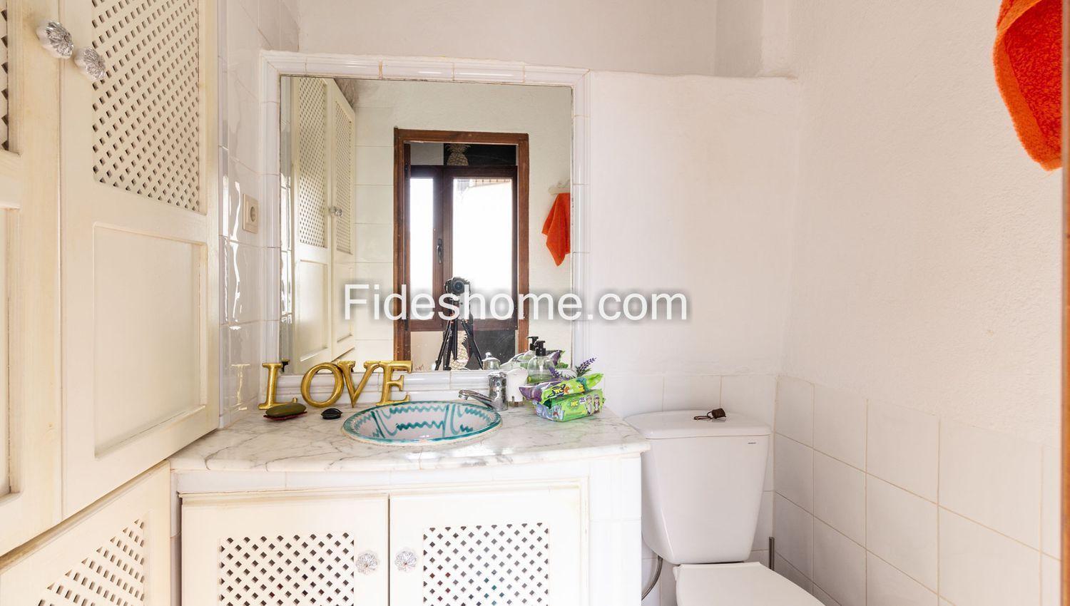 Villa for Sale in Lecrín