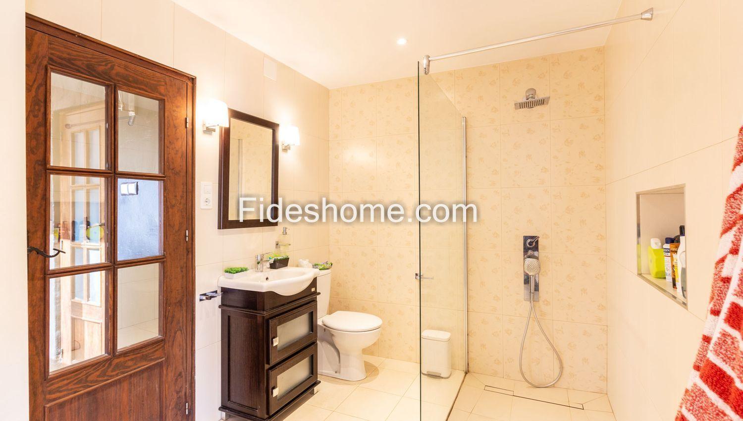 Villa for Sale in Lecrín