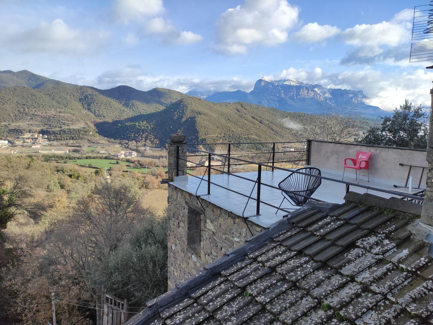 Villa for Sale in Boltaña