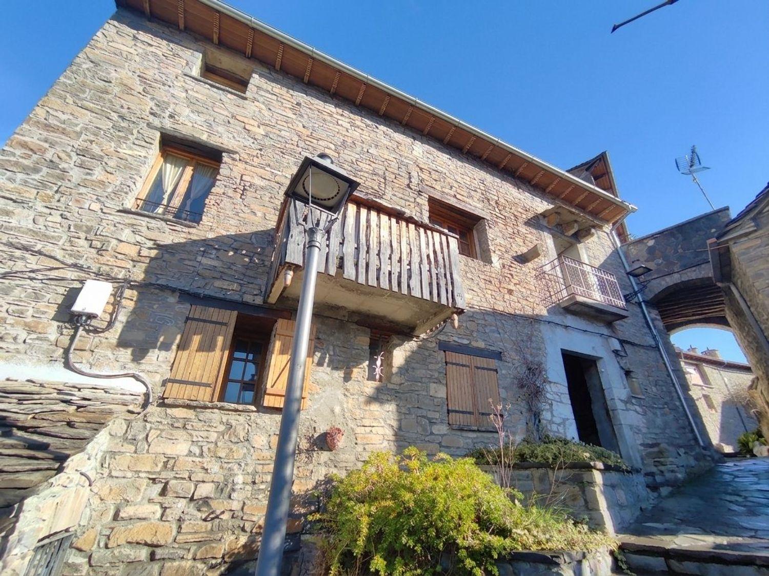 Villa for Sale in Boltaña