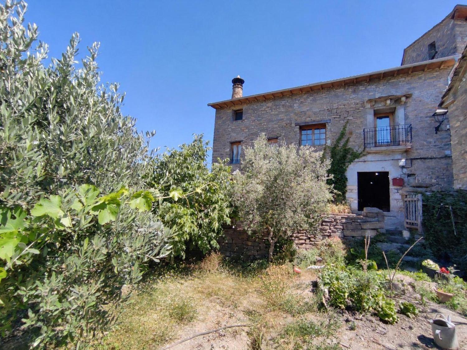 Villa for Sale in Boltaña