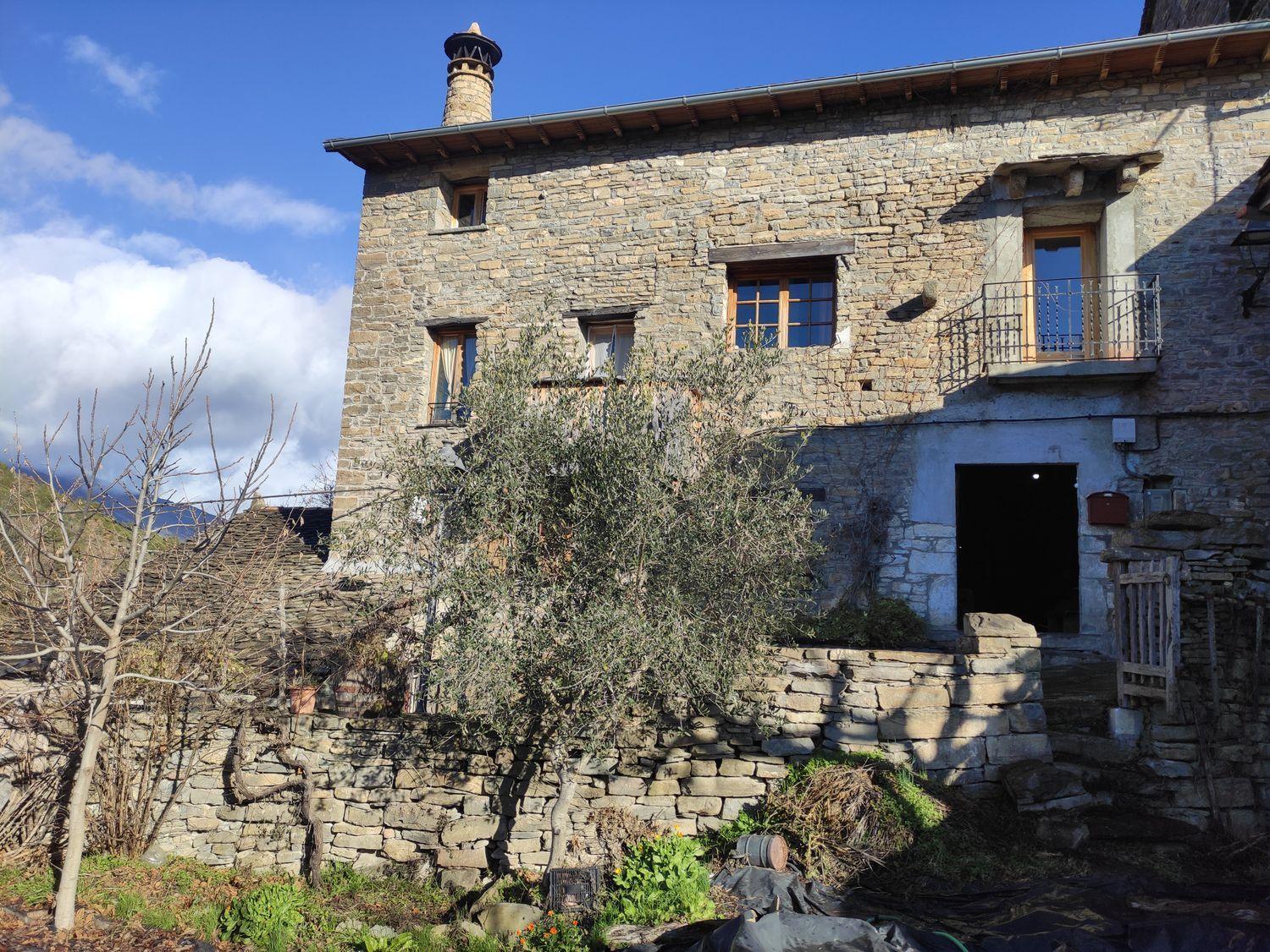 Villa for Sale in Boltaña