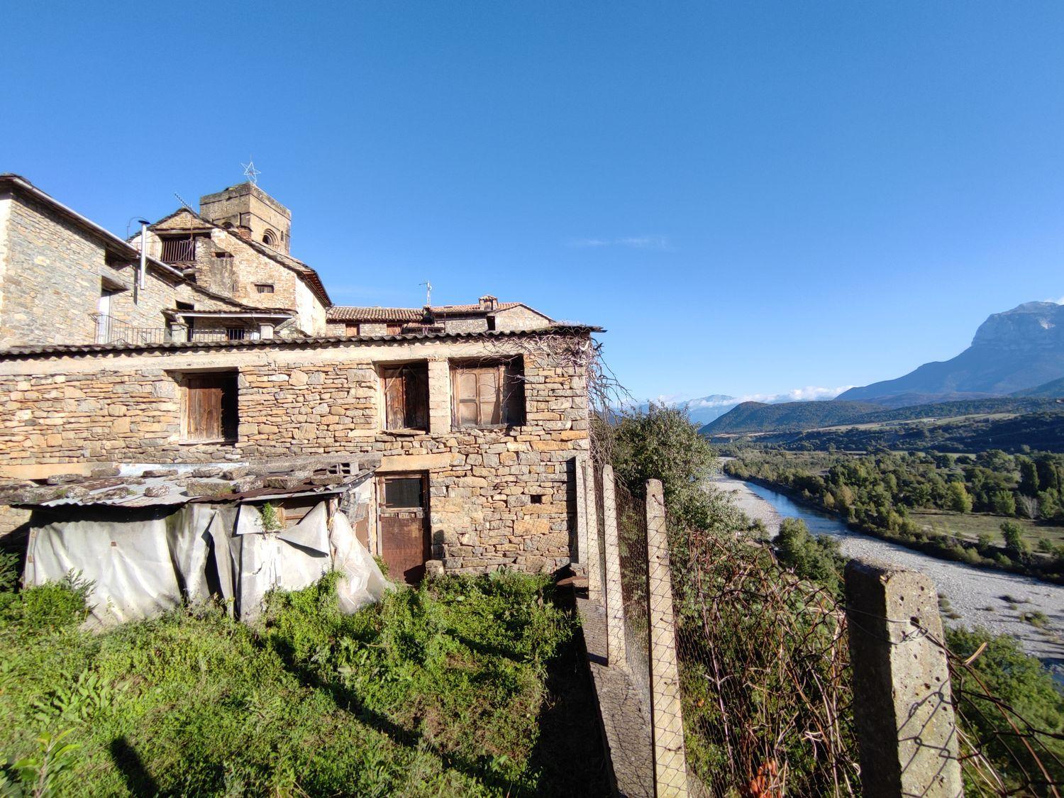 Semi-detached House for Sale in Aínsa-Sobrarbe