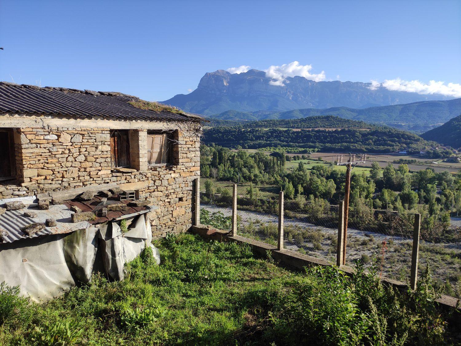 Semi-detached House for Sale in Aínsa-Sobrarbe