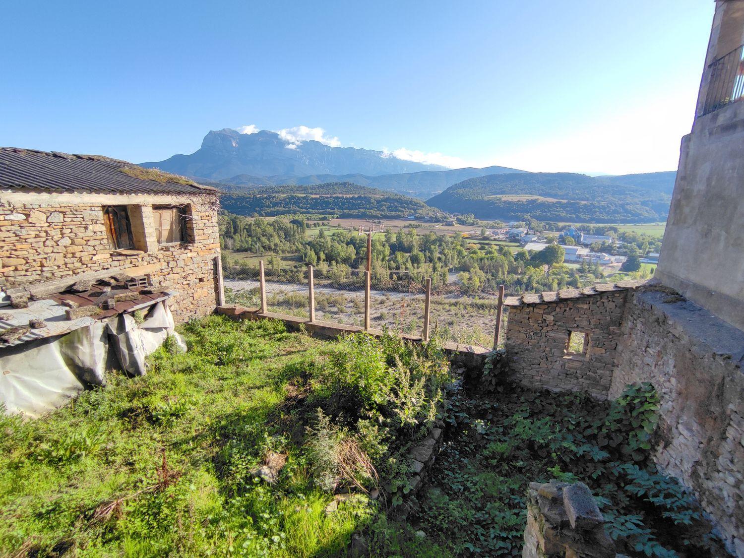 Semi-detached House for Sale in Aínsa-Sobrarbe
