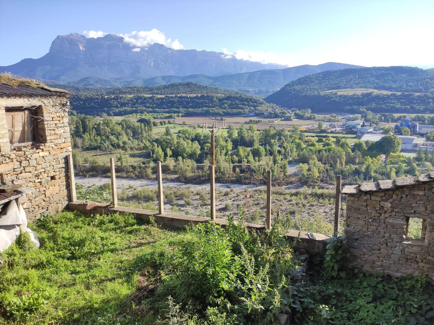 Semi-detached House for Sale in Aínsa-Sobrarbe