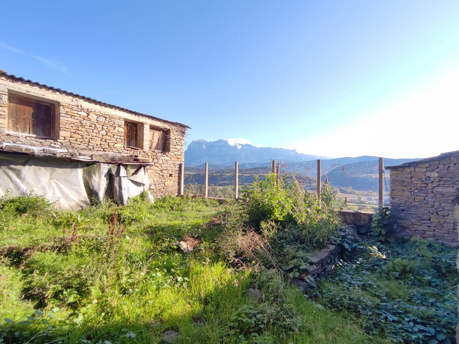Semi-detached House for Sale in Aínsa-Sobrarbe