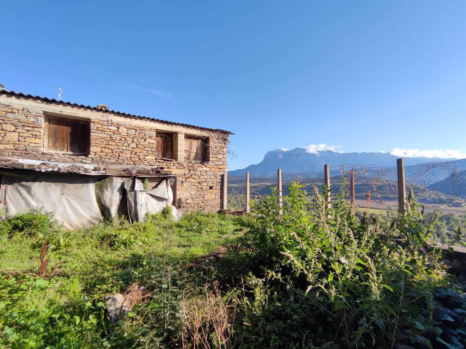 Semi-detached House for Sale in Aínsa-Sobrarbe