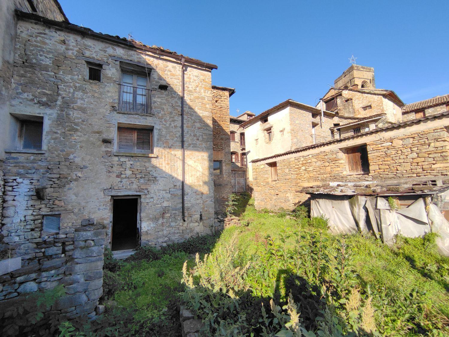 Semi-detached House for Sale in Aínsa-Sobrarbe