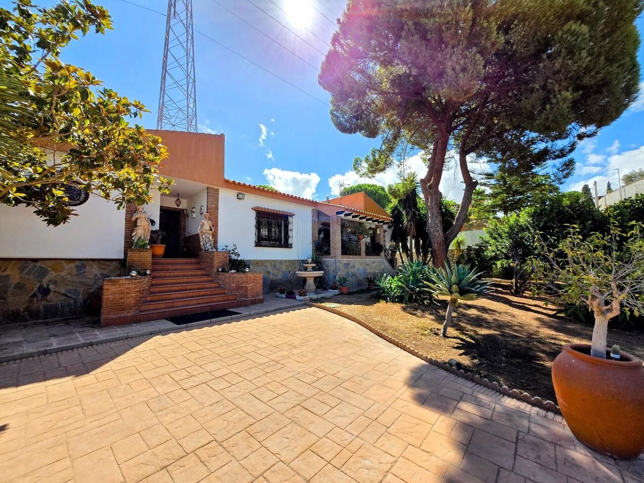 Villa for Sale in Alhaurín de la Torre