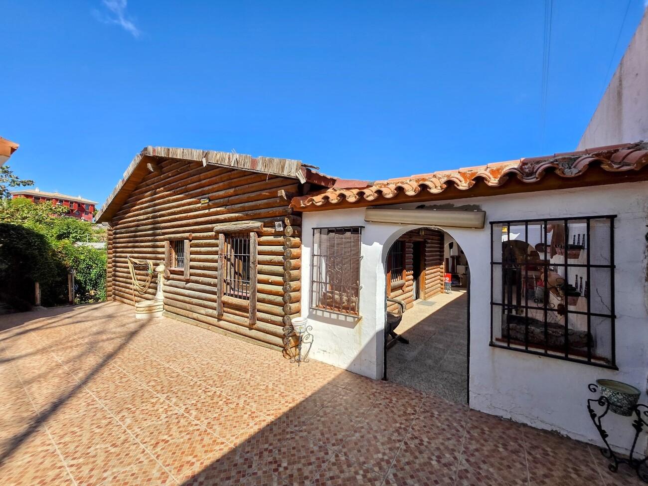 Villa for Sale in Alhaurín de la Torre