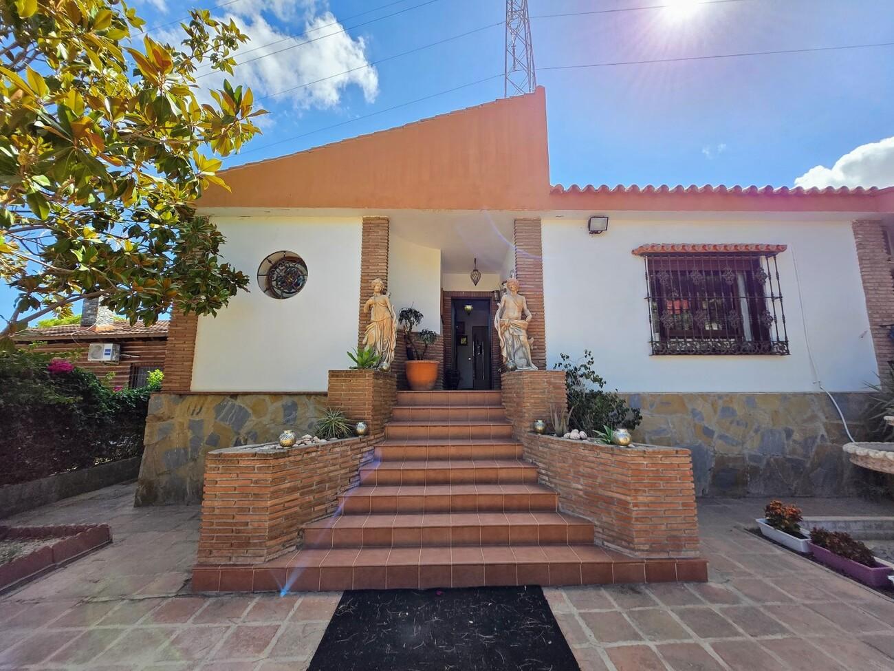 Villa for Sale in Alhaurín de la Torre
