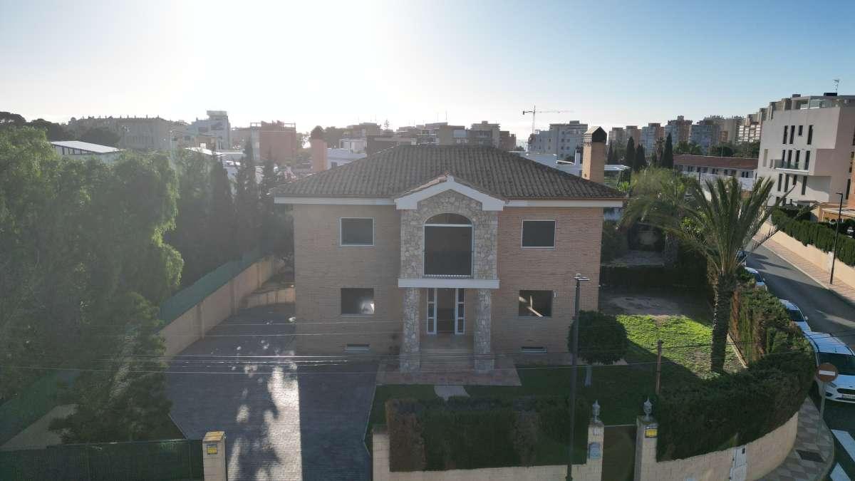 Villa for Sale in El Campello