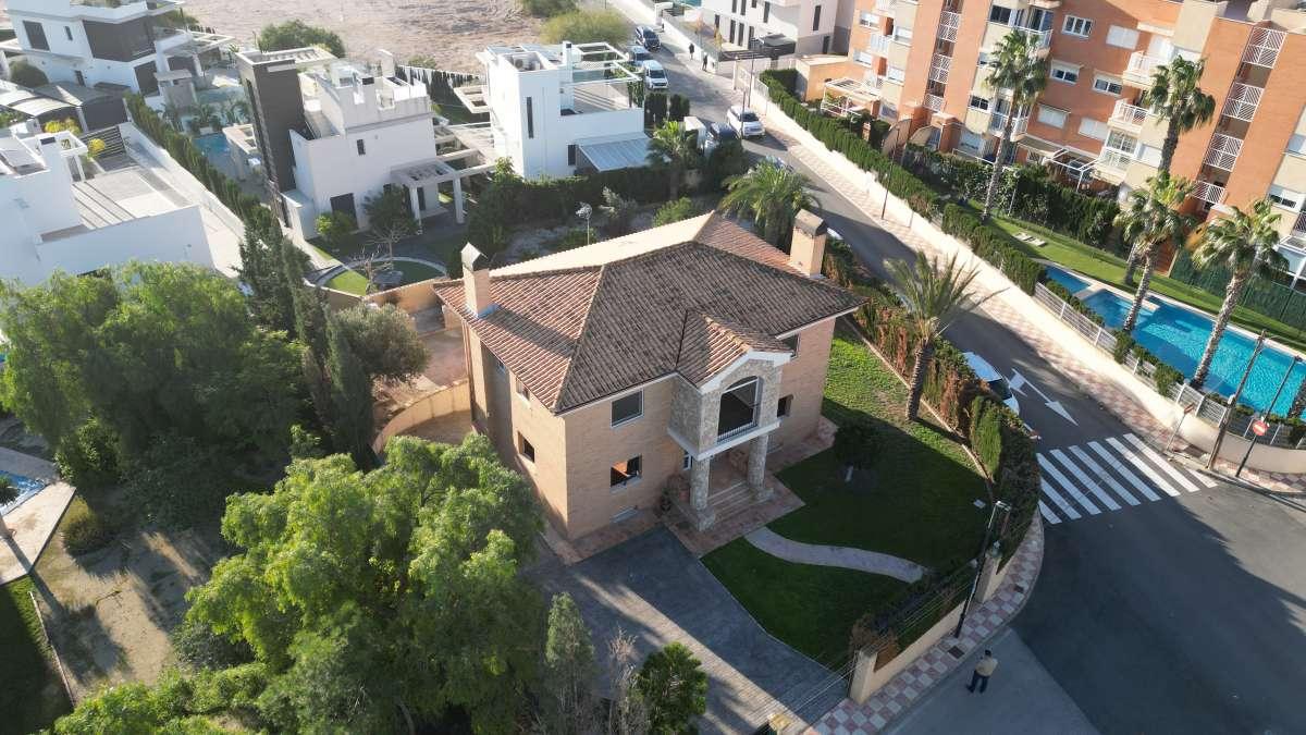 Villa for Sale in El Campello