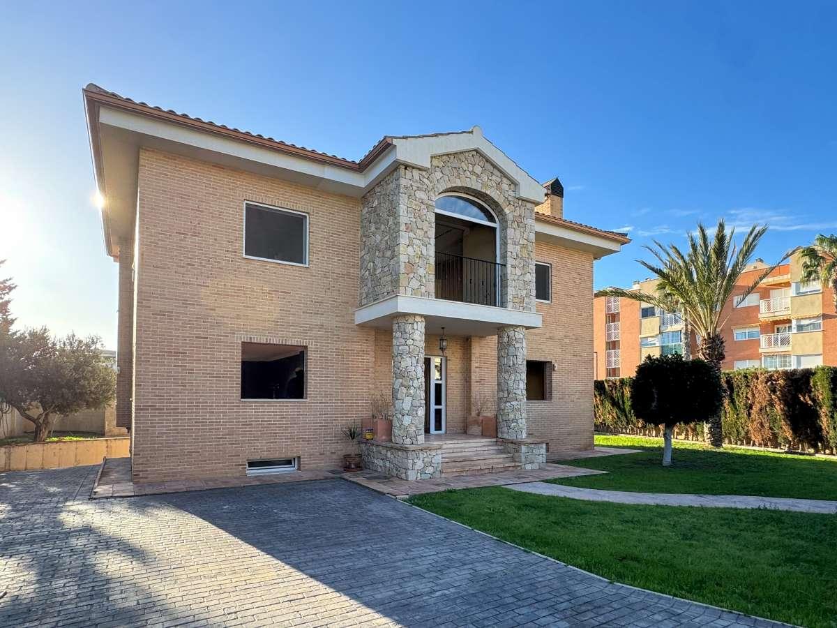 Villa for Sale in El Campello