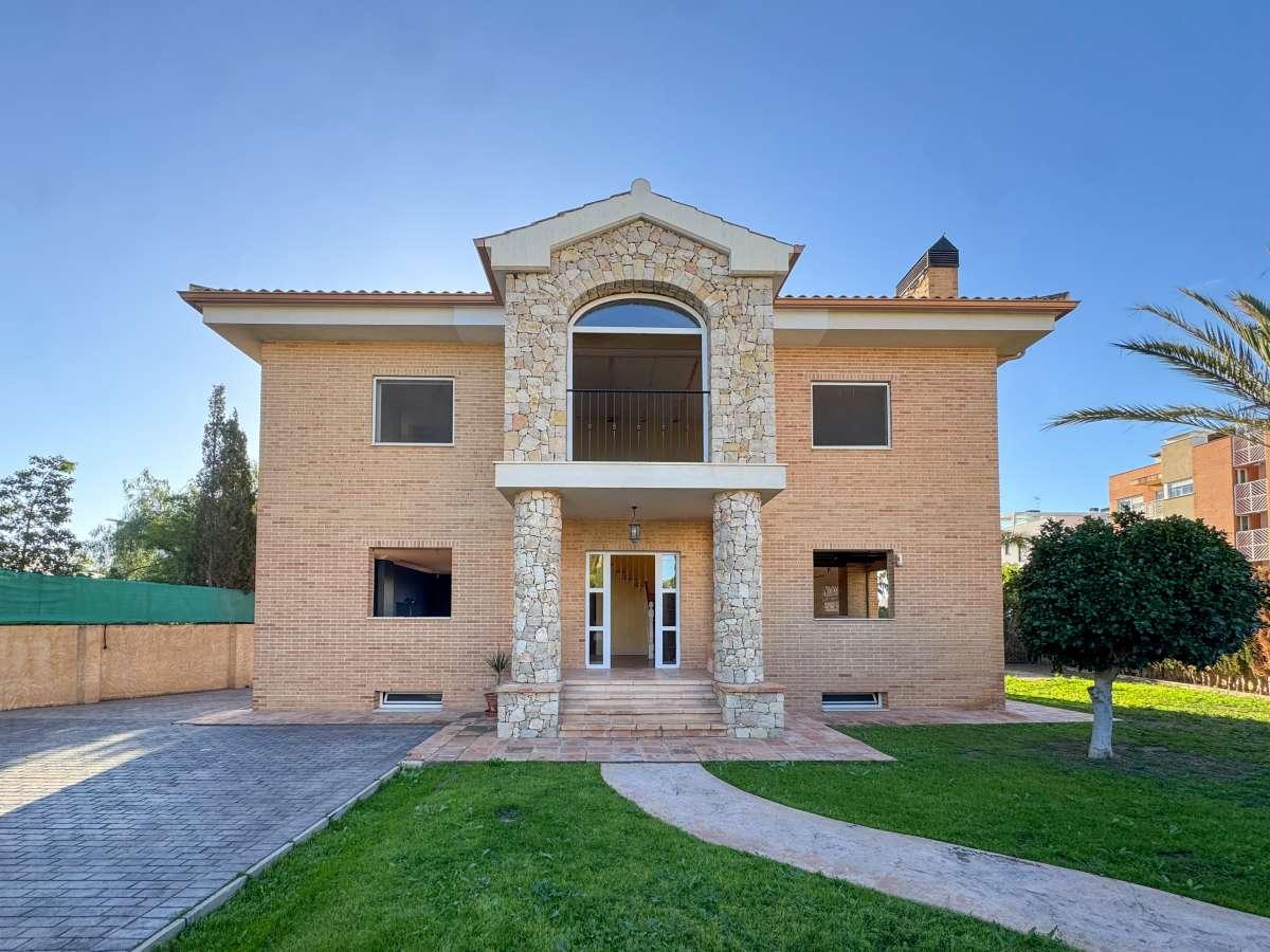 Villa for Sale in El Campello