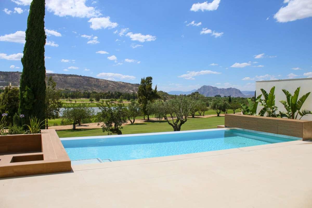 Villa for Sale in Algorfa