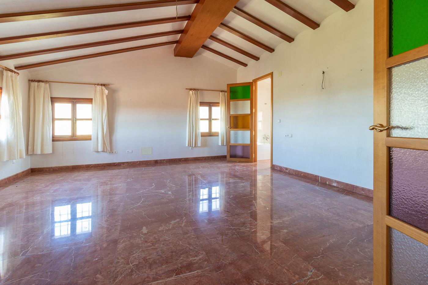 Chalet for Sale in Mula