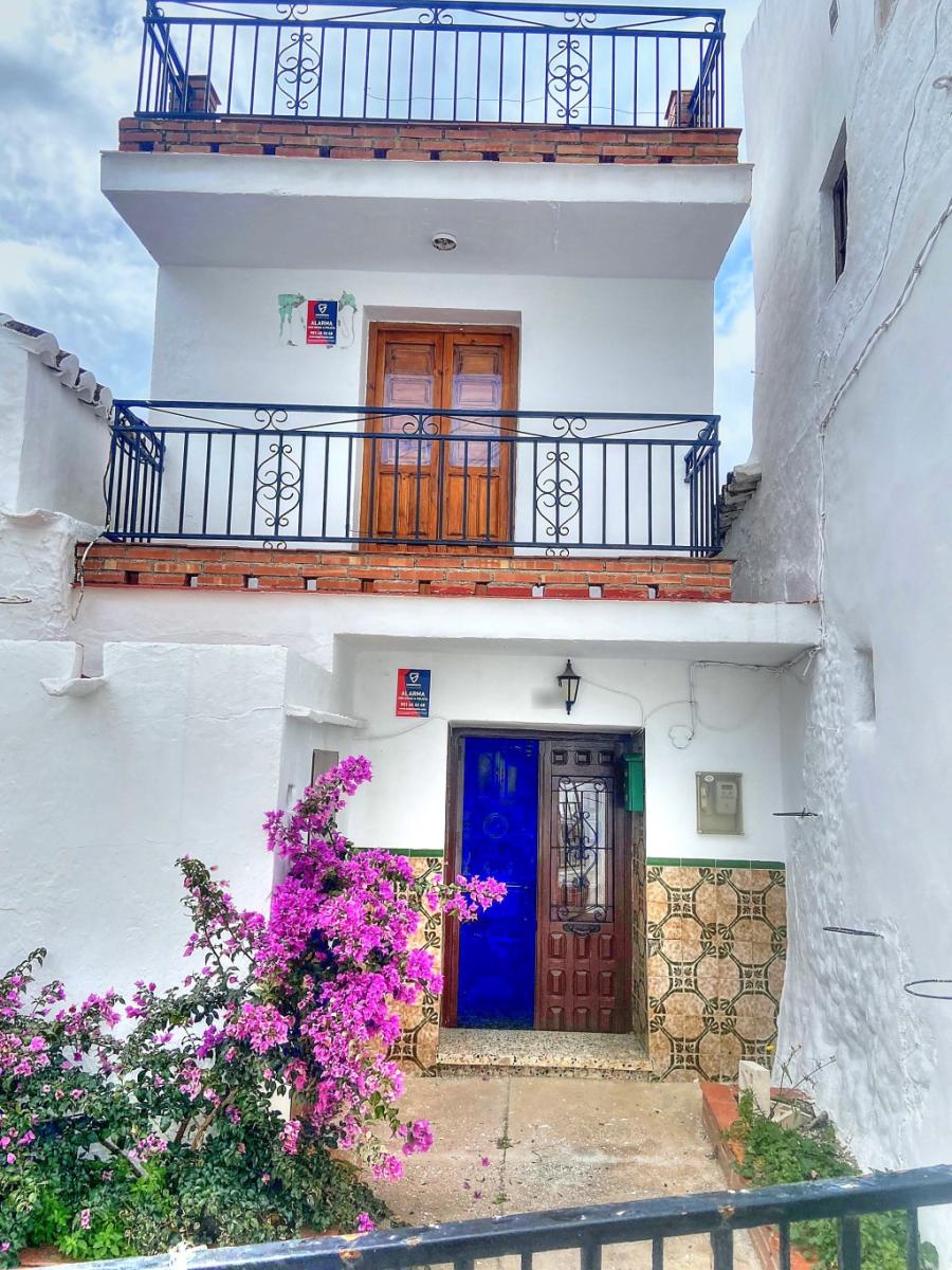 House for Sale in Salares