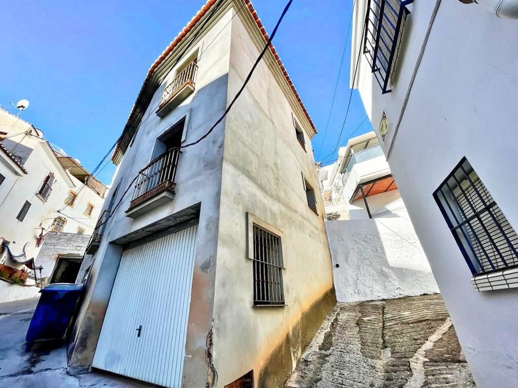 House for Sale in Almáchar