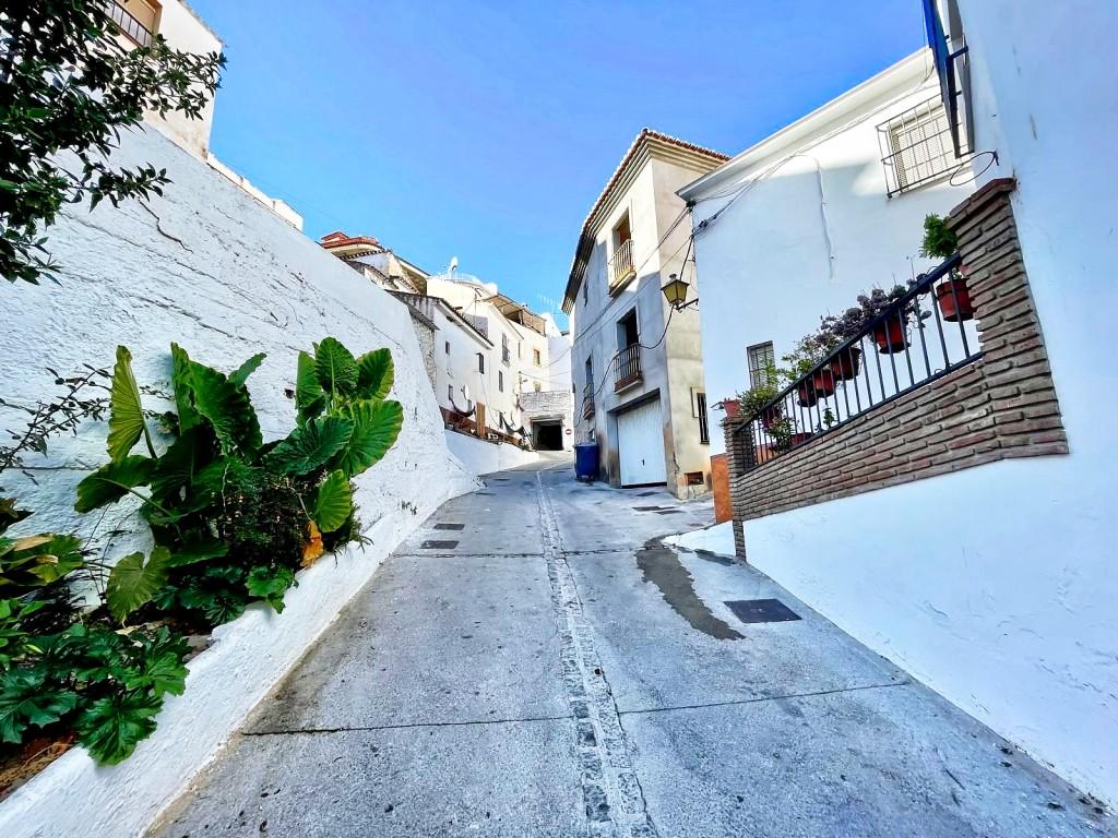 House for Sale in Almáchar