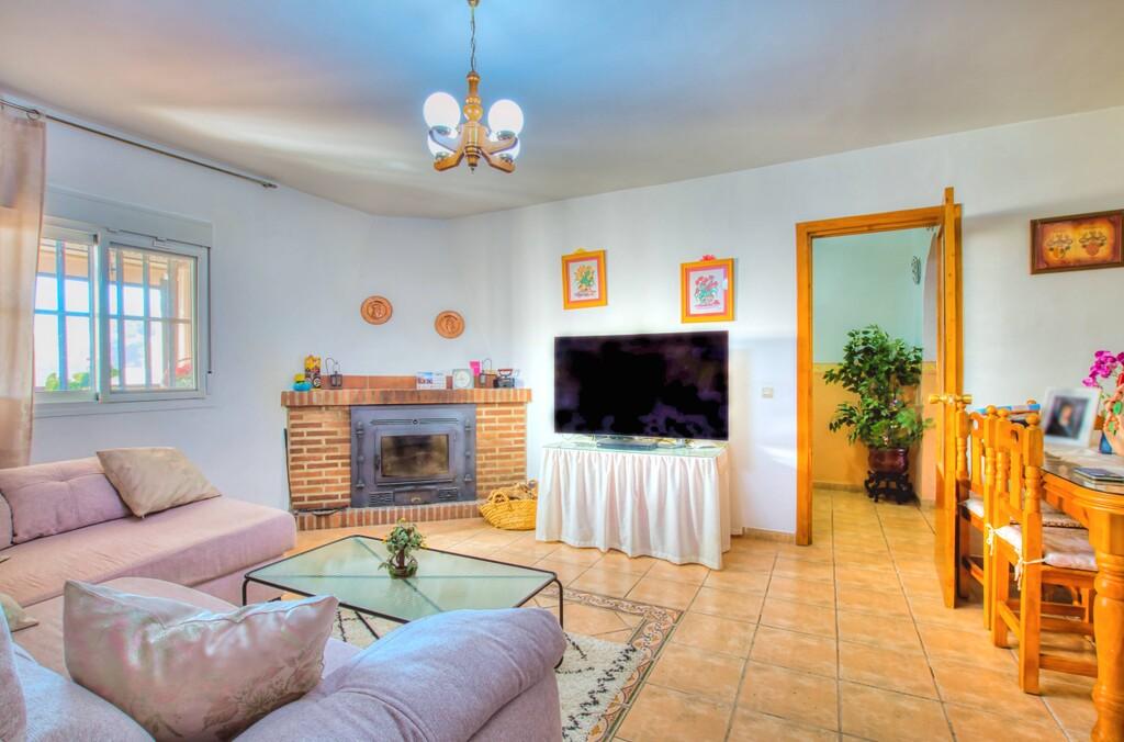 House for Sale in Alcaucín