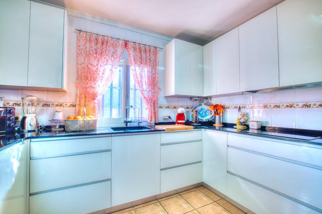 House for Sale in Alcaucín