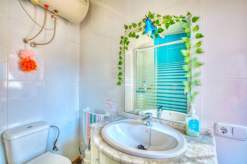 House for Sale in Alcaucín