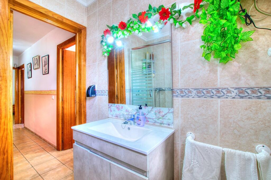 House for Sale in Alcaucín