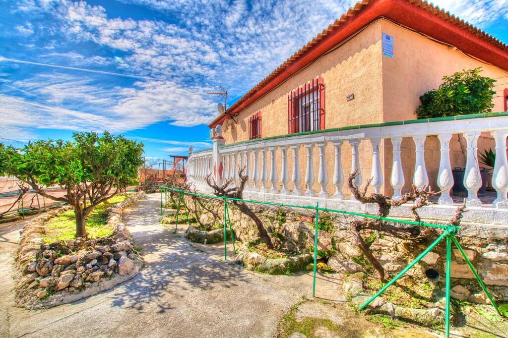 House for Sale in Alcaucín