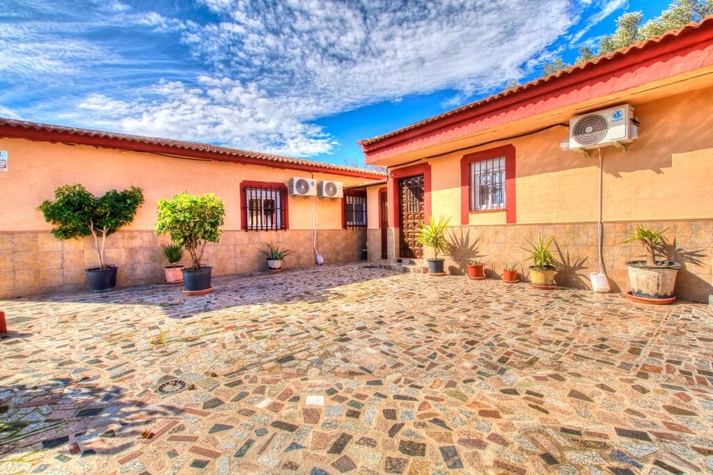 House for Sale in Alcaucín
