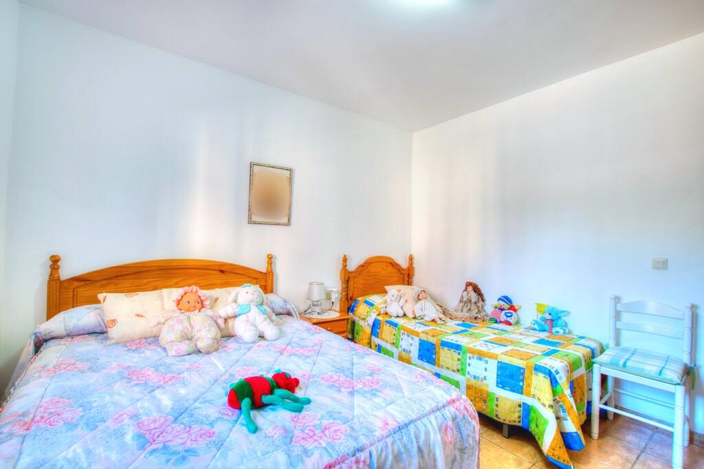 House for Sale in Alcaucín