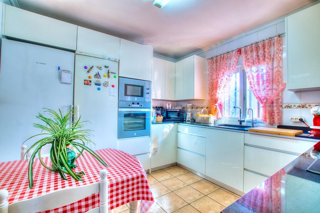 House for Sale in Alcaucín