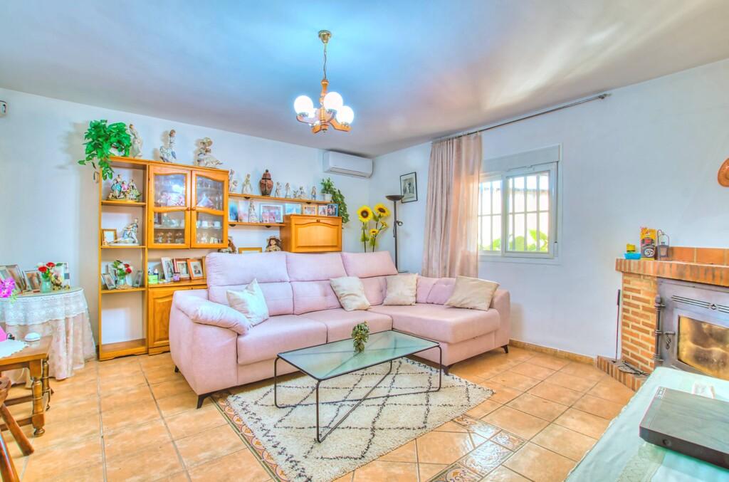 House for Sale in Alcaucín