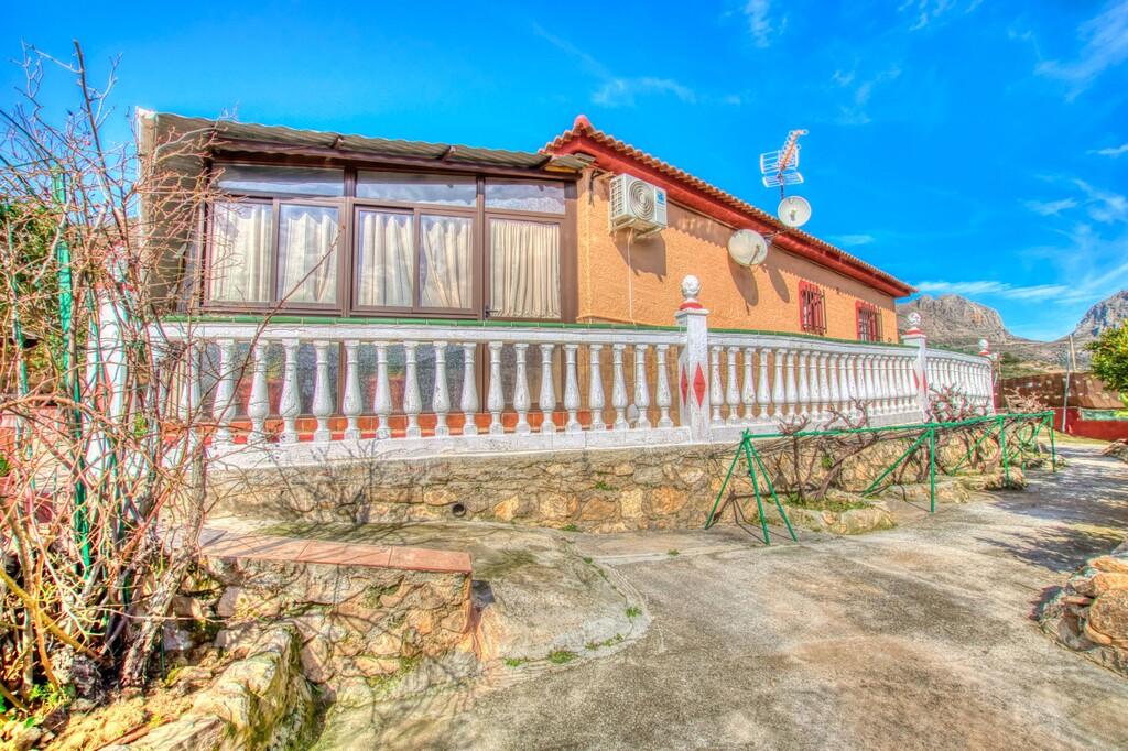 House for Sale in Alcaucín