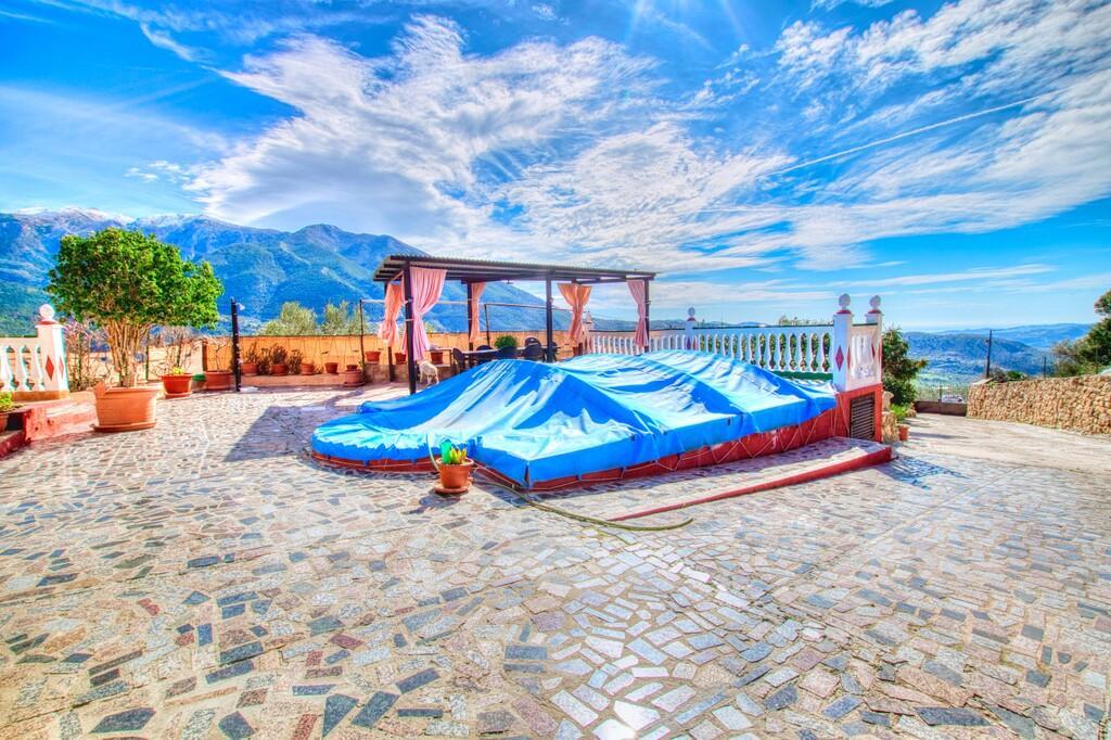 House for Sale in Alcaucín