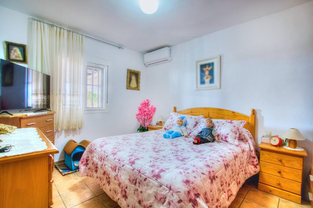 House for Sale in Alcaucín